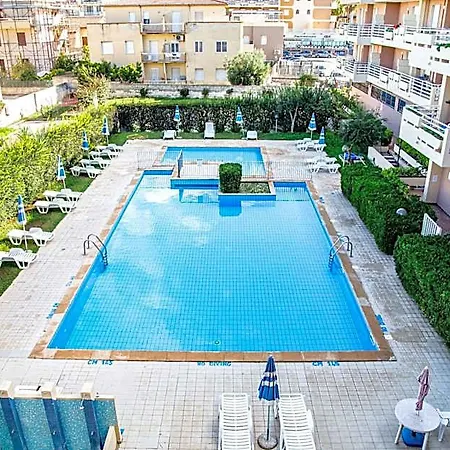 מלון דירות Buganvillea 3*